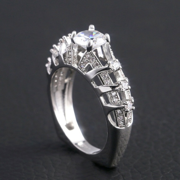 Jewelry - 925 Silver White Sapphire Ring New
